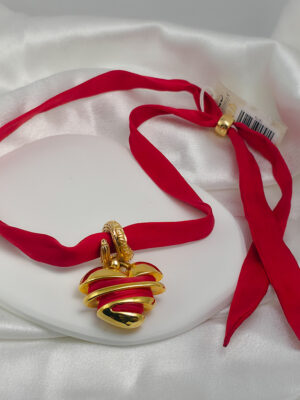 Złote serduszko na czerwonej wstążce pr.585